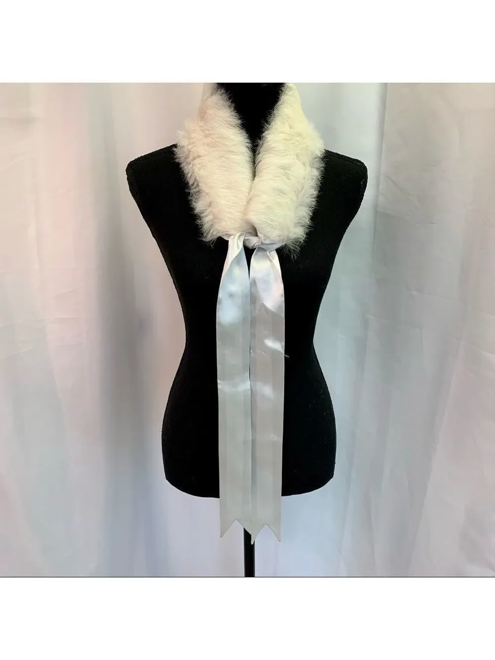 DANIER Ivory white rabbit fur ribbon collar